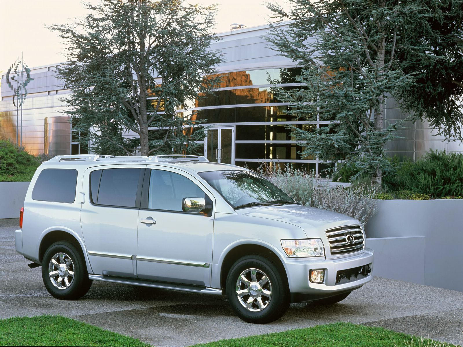 Infiniti QX56 - Car info guide